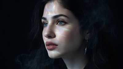 كنـت ببنـي وهـم الغُـربـة