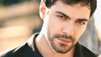 قصة كاملة قامت صديقة مليونير بحبس صبيين