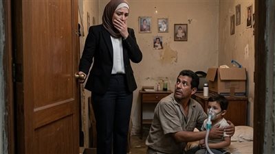 دخلت لتفصل موظفًا… فخرجت وهي تكتشف سرًا قلب حياتها رأسًا على عقب